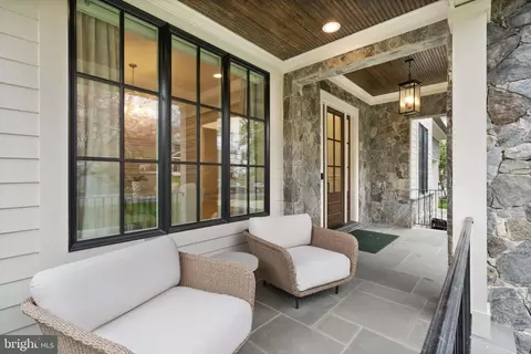 Exterior - 1714 Forest Ln, Mclean, VA 22101 photo 6 of 17