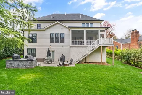 Exterior - 1714 Forest Ln, Mclean, VA 22101 photo 10 of 17