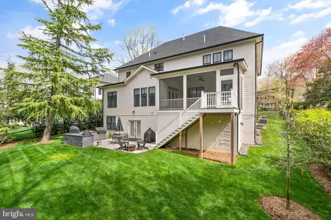 Exterior - 1714 Forest Ln, Mclean, VA 22101 photo 15 of 17