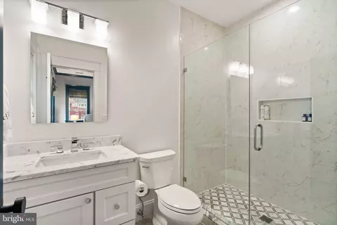 Bath - 1714 Forest Ln, Mclean, VA 22101 photo 6 of 9