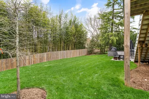 Exterior - 1714 Forest Ln, Mclean, VA 22101 photo 14 of 17