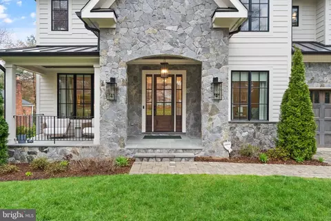 Exterior - 1714 Forest Ln, Mclean, VA 22101 photo 4 of 17