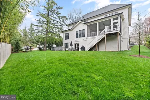 Exterior - 1714 Forest Ln, Mclean, VA 22101 photo 13 of 17