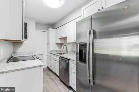 5801 D Rexford Dr #802, Springfield, VA 22152 photo 9