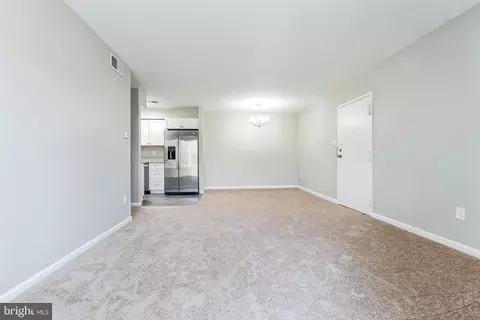 5801 D Rexford Dr #802, Springfield, VA 22152 photo 2