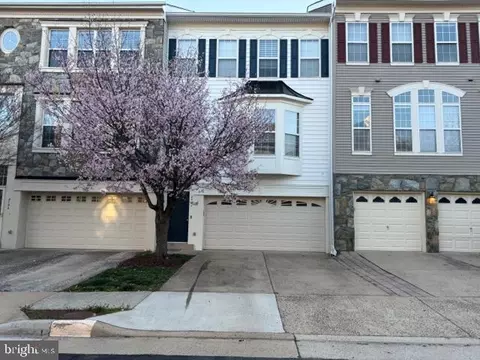 2104 Capstone Cir, Herndon, VA 20170