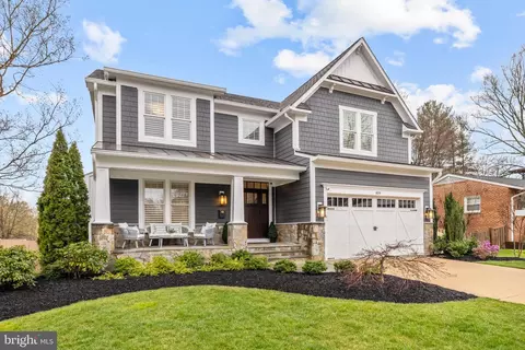809 Meadow Ln SW, Vienna, VA 22180