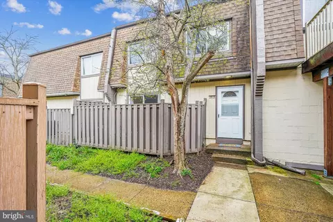 3878 Manzanita Pl #D, Alexandria, VA 22309