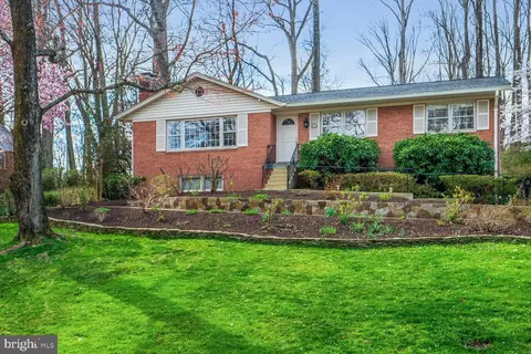 6431 Walters Woods Dr, Falls Church, VA 22044