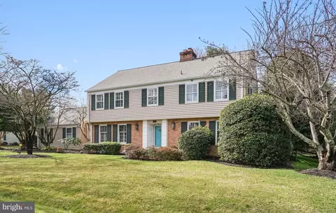 9722 Spring Ridge Ln, Vienna, VA 22182