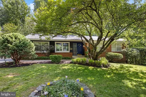 6221 Beachway Dr, Falls Church, VA 22041