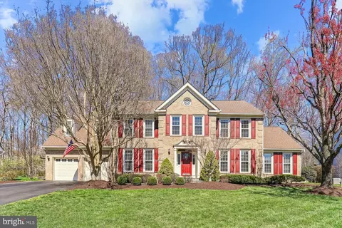 8619 Chase Glen Cir, Fairfax Station, VA 22039