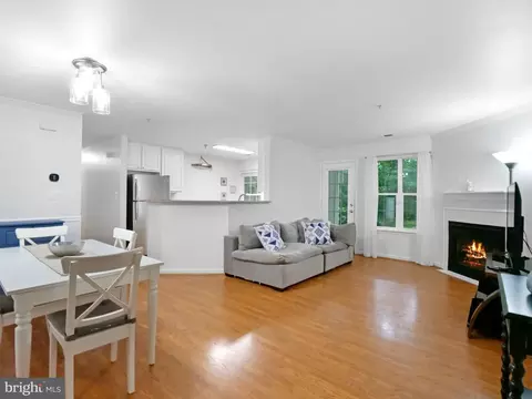1307 Windleaf Dr # -H, Reston, VA 20194 photo 3