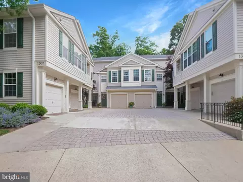 1307 Windleaf Dr # -H, Reston, VA 20194 photo 2