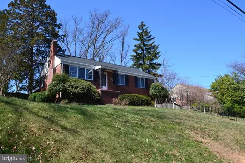 2520 Buckelew Dr, Falls Church, VA 22046
