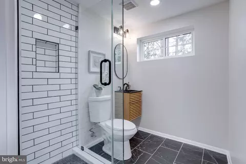 Bath - 7706 Viceroy St, Springfield, VA 22151 photo 5 of 6