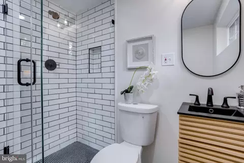 Bath - 7706 Viceroy St, Springfield, VA 22151 photo 6 of 6