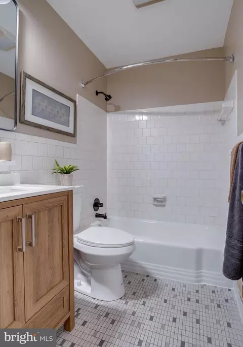 Bath - 7706 Viceroy St, Springfield, VA 22151 photo 3 of 6