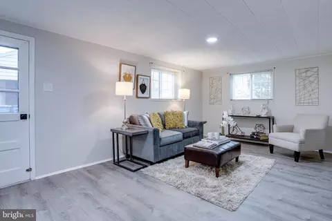 Living - 7706 Viceroy St, Springfield, VA 22151 photo 9 of 9