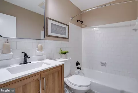 Bath - 7706 Viceroy St, Springfield, VA 22151 photo 4 of 6