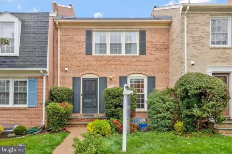 7024 Bradwood Ct, Springfield, VA 22151