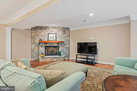 Living - 1911 Barbee St, Mclean, VA 22101 photo 4 of 4