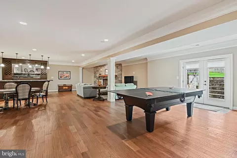 Living - 1911 Barbee St, Mclean, VA 22101 photo 2 of 4