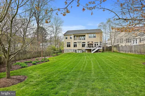 Exterior - 1911 Barbee St, Mclean, VA 22101 photo 8 of 9
