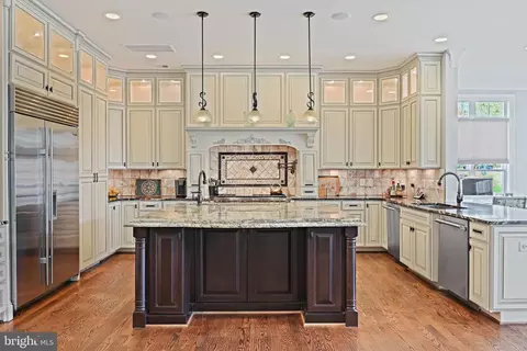 Kitchen - 1911 Barbee St, Mclean, VA 22101 photo 1 of 8