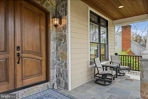 Exterior - 1911 Barbee St, Mclean, VA 22101 photo 4 of 9