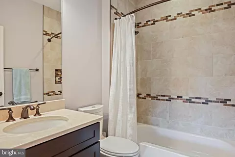 Bath - 1911 Barbee St, Mclean, VA 22101 photo 7 of 9