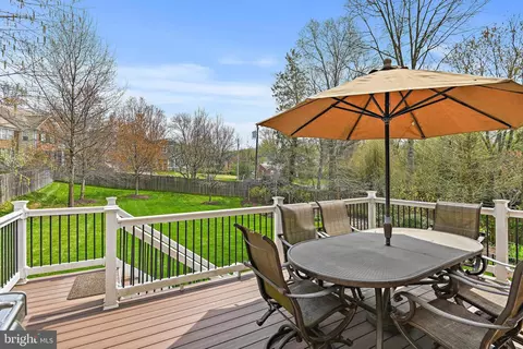 Exterior - 1911 Barbee St, Mclean, VA 22101 photo 5 of 9