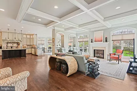 Living - 1911 Barbee St, Mclean, VA 22101 photo 3 of 4