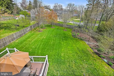 Exterior - 1911 Barbee St, Mclean, VA 22101 photo 6 of 9