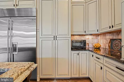 Kitchen - 1911 Barbee St, Mclean, VA 22101 photo 5 of 8