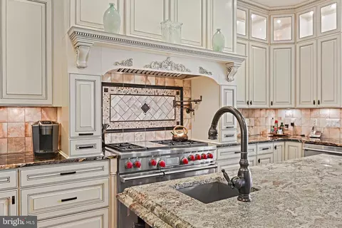 Kitchen - 1911 Barbee St, Mclean, VA 22101 photo 4 of 8
