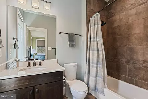 Bath - 1911 Barbee St, Mclean, VA 22101 photo 6 of 9
