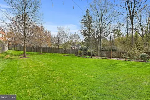 Exterior - 1911 Barbee St, Mclean, VA 22101 photo 9 of 9
