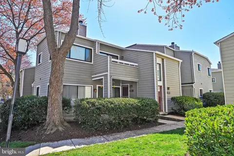 1963 B Villaridge Dr #1963B, Reston, VA 20191