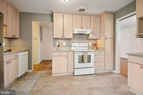 1417 Pathfinder Ln, Mclean, VA 22101 photo 9