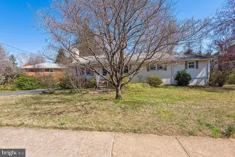 1417 Pathfinder Ln, Mclean, VA 22101