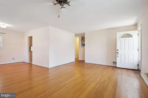 1417 Pathfinder Ln, Mclean, VA 22101 photo 3