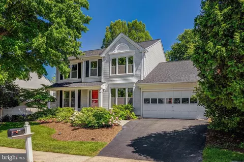 1487 Powells Tavern Pl, Herndon, VA 20170