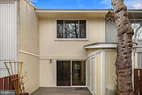 Exterior - 2179 White Cornus Ln, Reston, VA 20191 photo 6 of 7