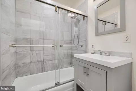 Bath - 2179 White Cornus Ln, Reston, VA 20191 photo 2 of 3