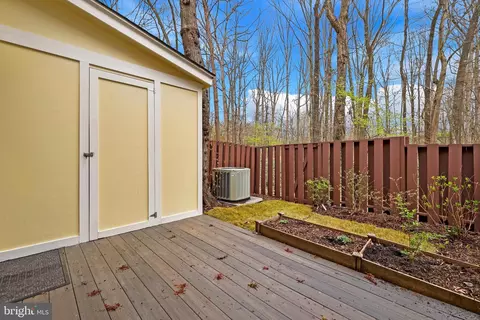 Exterior - 2179 White Cornus Ln, Reston, VA 20191 photo 4 of 7