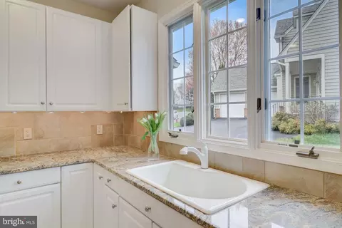 Kitchen - 1109 Northwind Dr, Reston, VA 20194 photo 5 of 7
