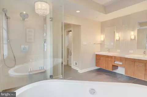 Bath - 1109 Northwind Dr, Reston, VA 20194 photo 4 of 11