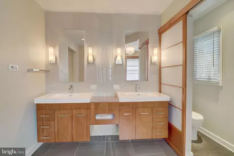 Bath - 1109 Northwind Dr, Reston, VA 20194 photo 3 of 11