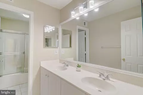 Bath - 1109 Northwind Dr, Reston, VA 20194 photo 7 of 11